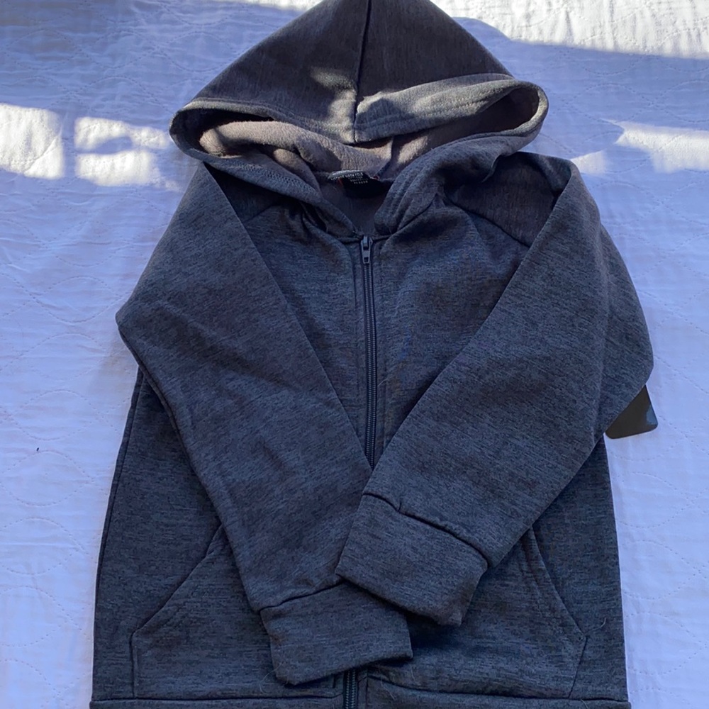 Charcoal gray boy’s hoodie